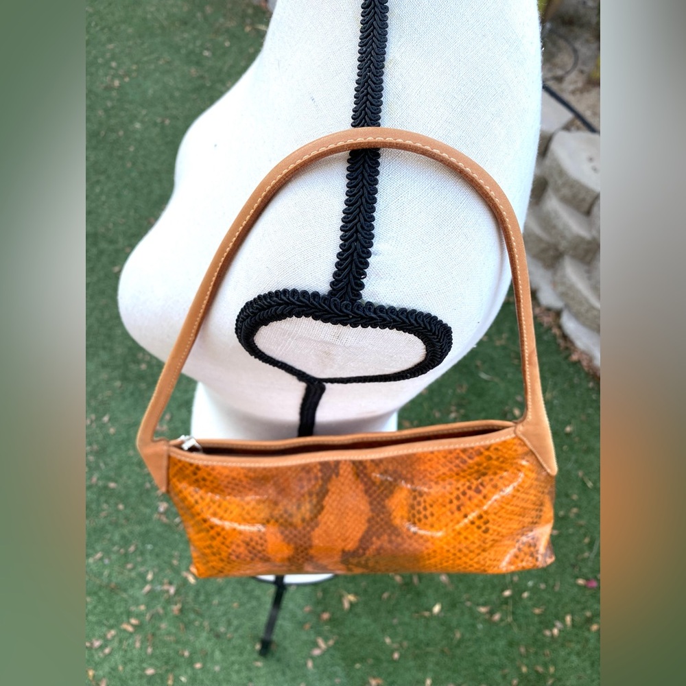 Vintage 90s/Y2K orange genuine patent leather shoulder baguette bag - Picture 5 of 10